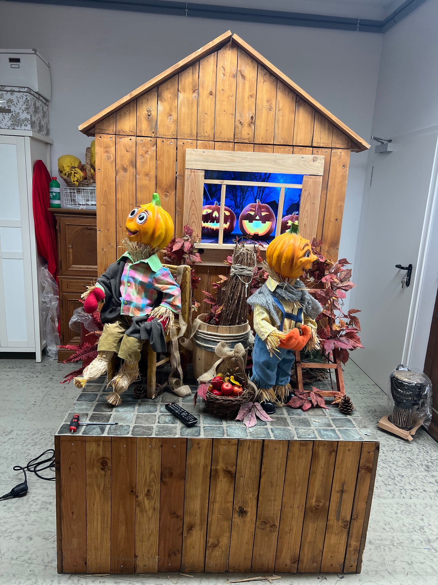 Displayschaustück Halloween mit Monitorfenster