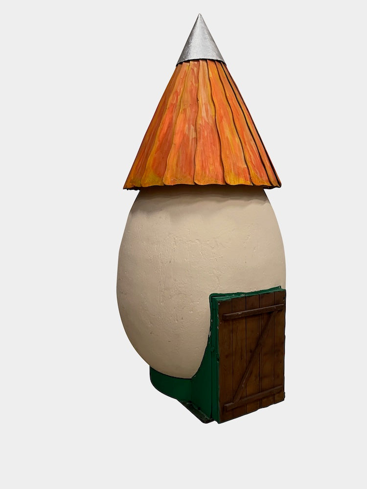 Eierhaus naturfarben mit orangefarbigen Dach