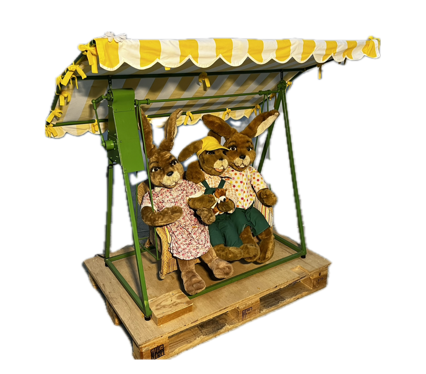 Hollywoodschaukel mit 3 Hasen