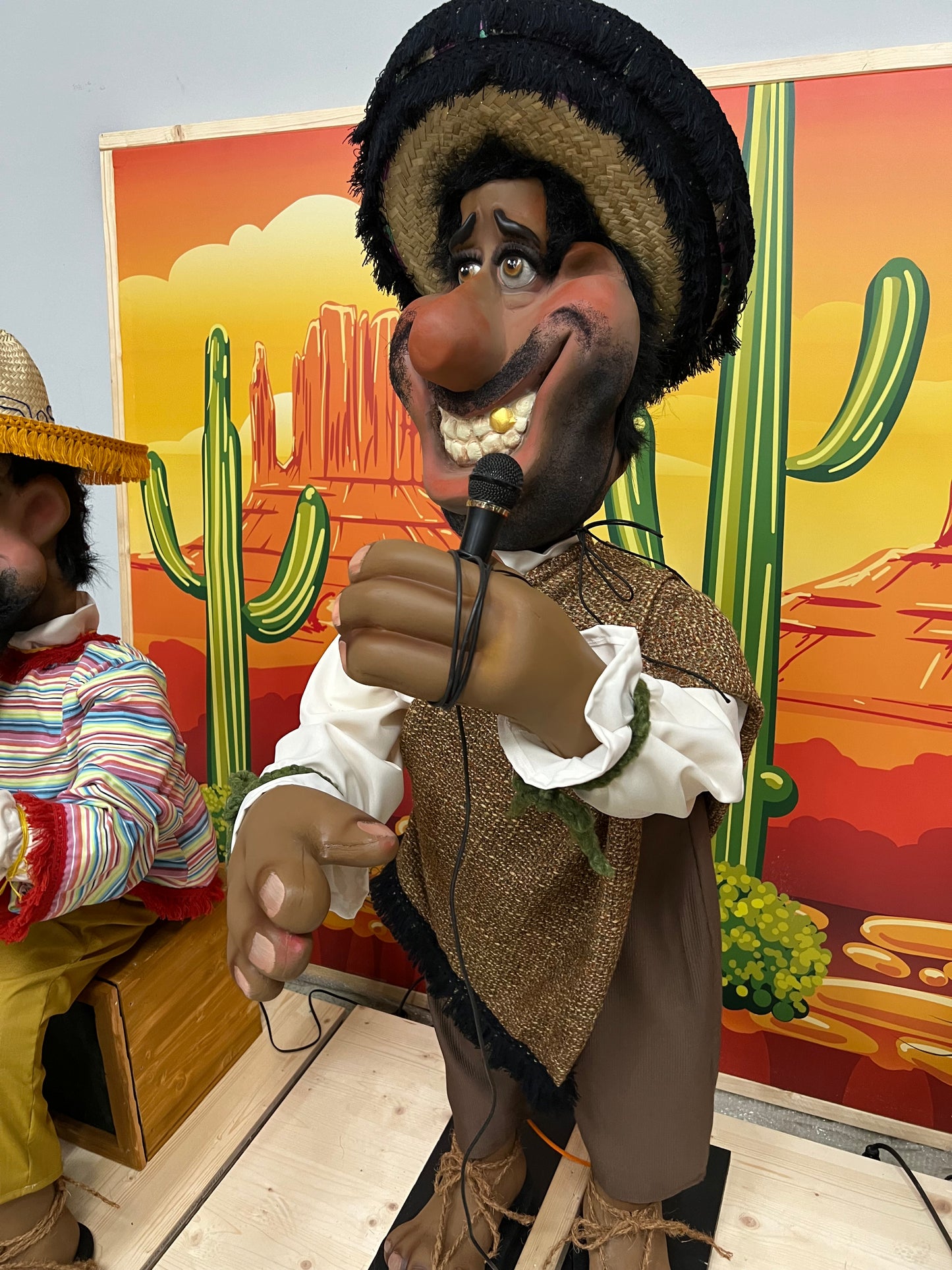 Musikerfigur-Mexikaner-Sänger mit Mikrofon