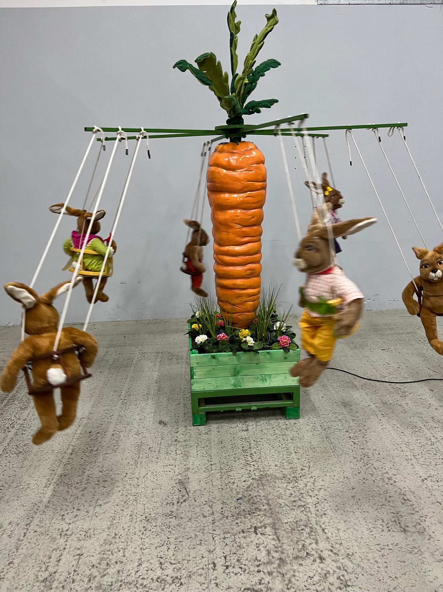 Rübenkarussell-Karussell mit Hasenfiguren