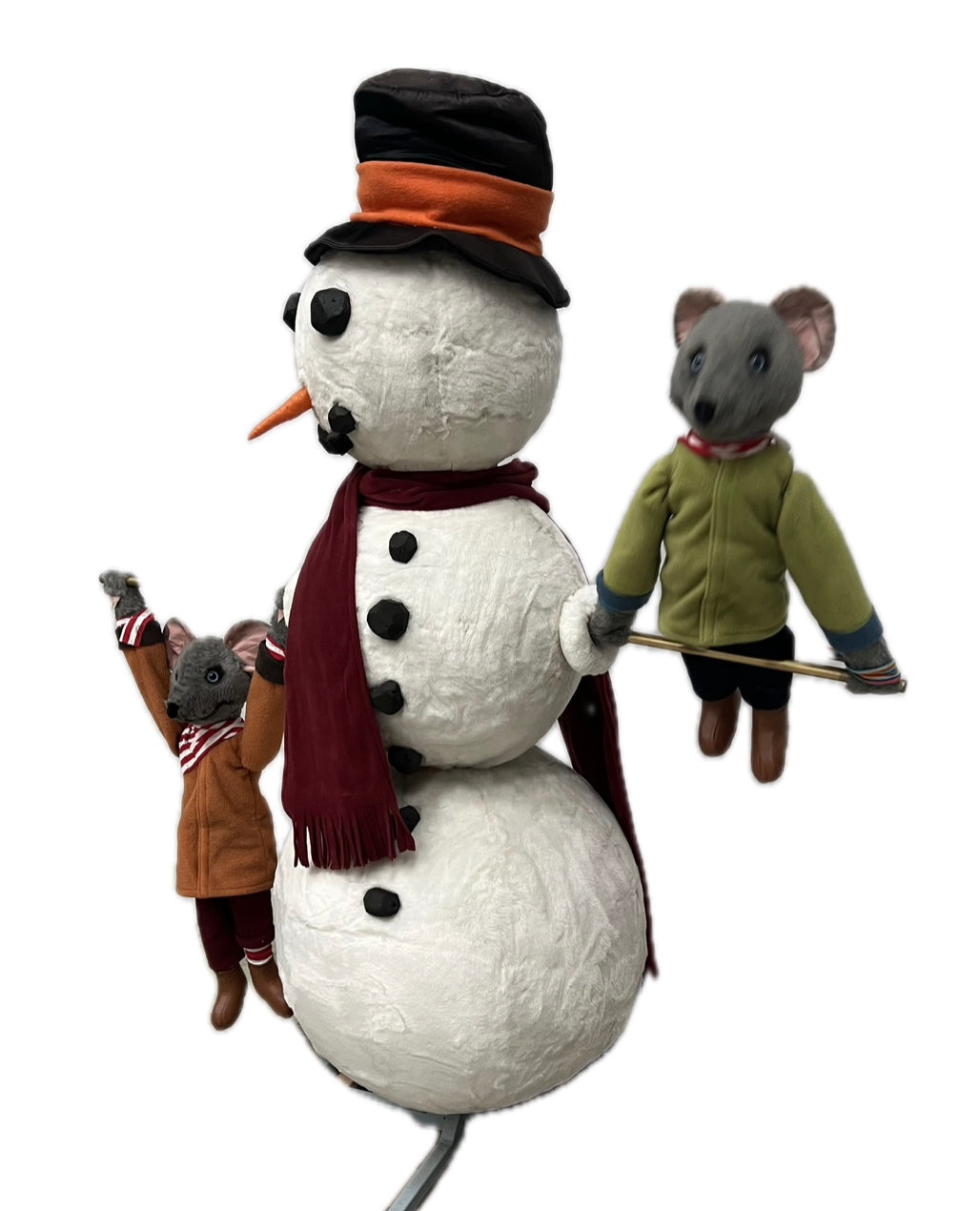 Schneemann mit zwei turnenden Mäusen