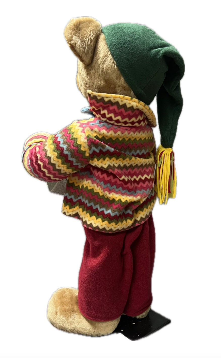 Teddybär mit grüner Mütze und Geschenkpaket mit Kugeln