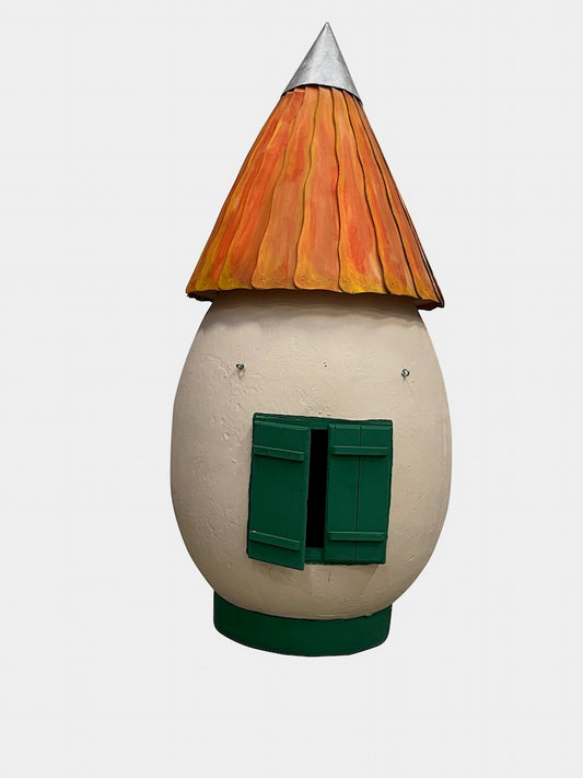 Eierhaus naturfarben mit orangefarbigen Dach