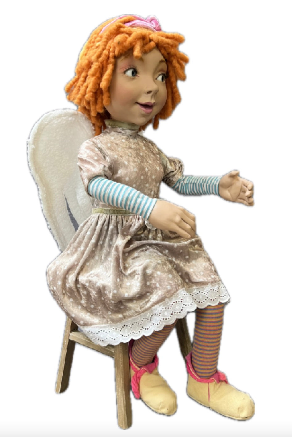 Engel sitzend mit orangen Haaren