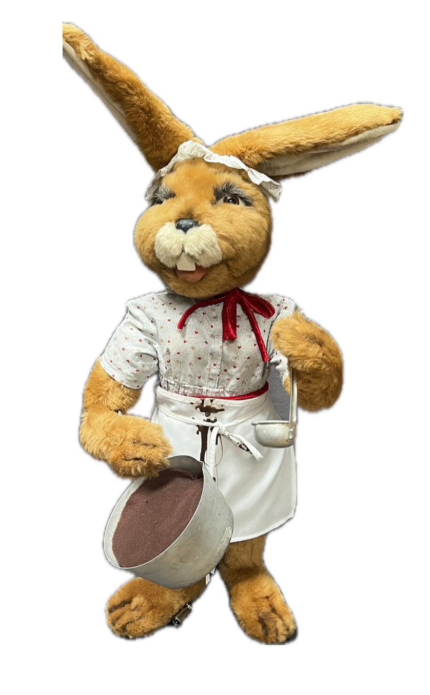 Hase/Häsin mit Schöpfkelle und Schokotopf