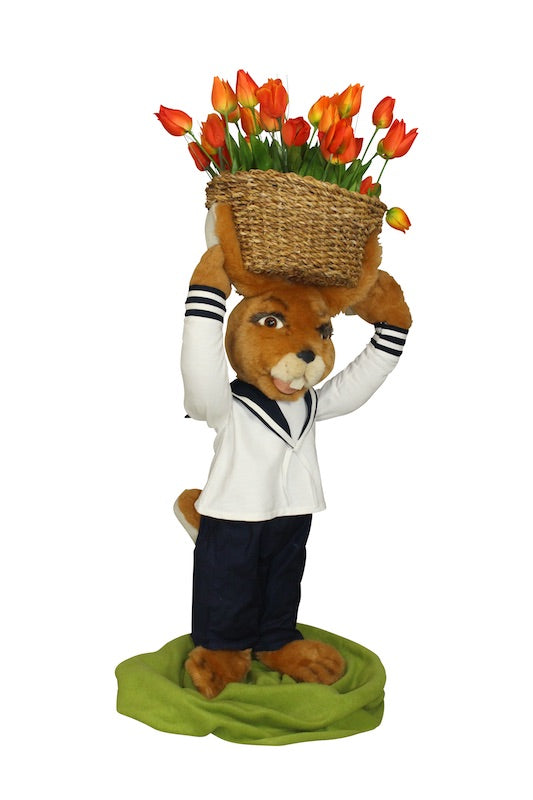 Hase Matrose mit Blumenkorb