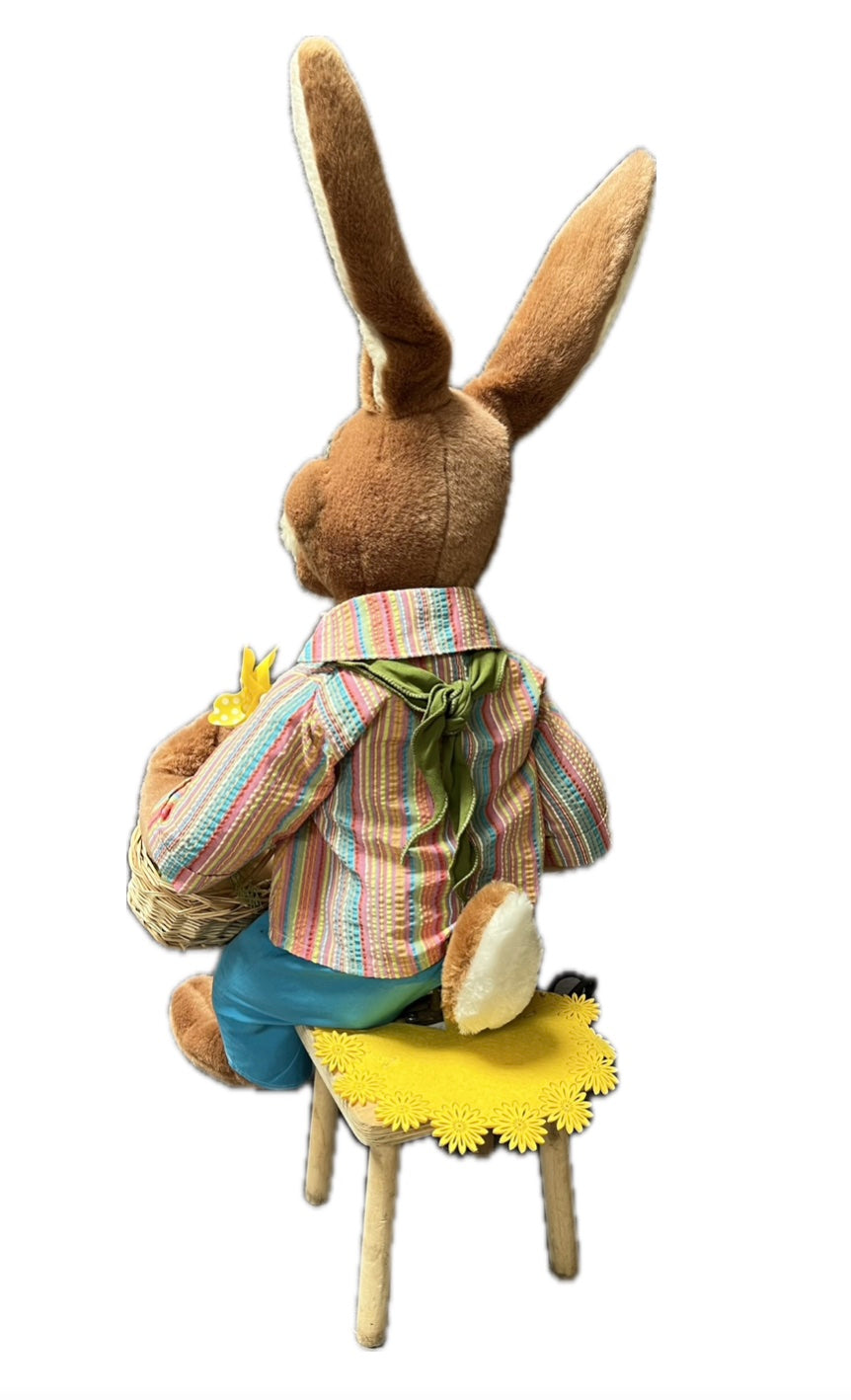 Hase sitzend mit Korb und Melonenstück