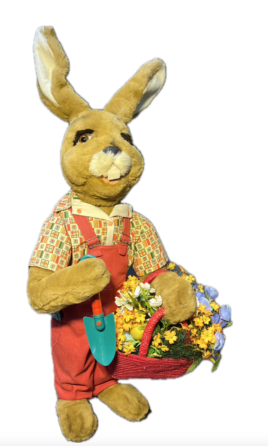 Hase mit Pflanzschaufel und Blumenkorb