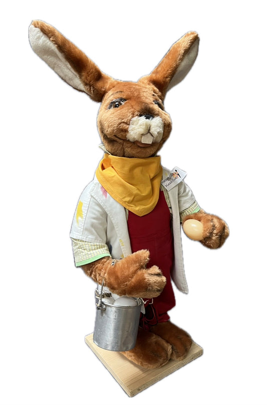 Hase mit gelben Halstuch bringt Eier