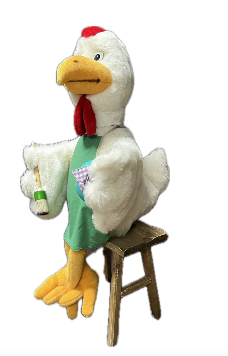 Huhn mit grüner Schürze und Ei