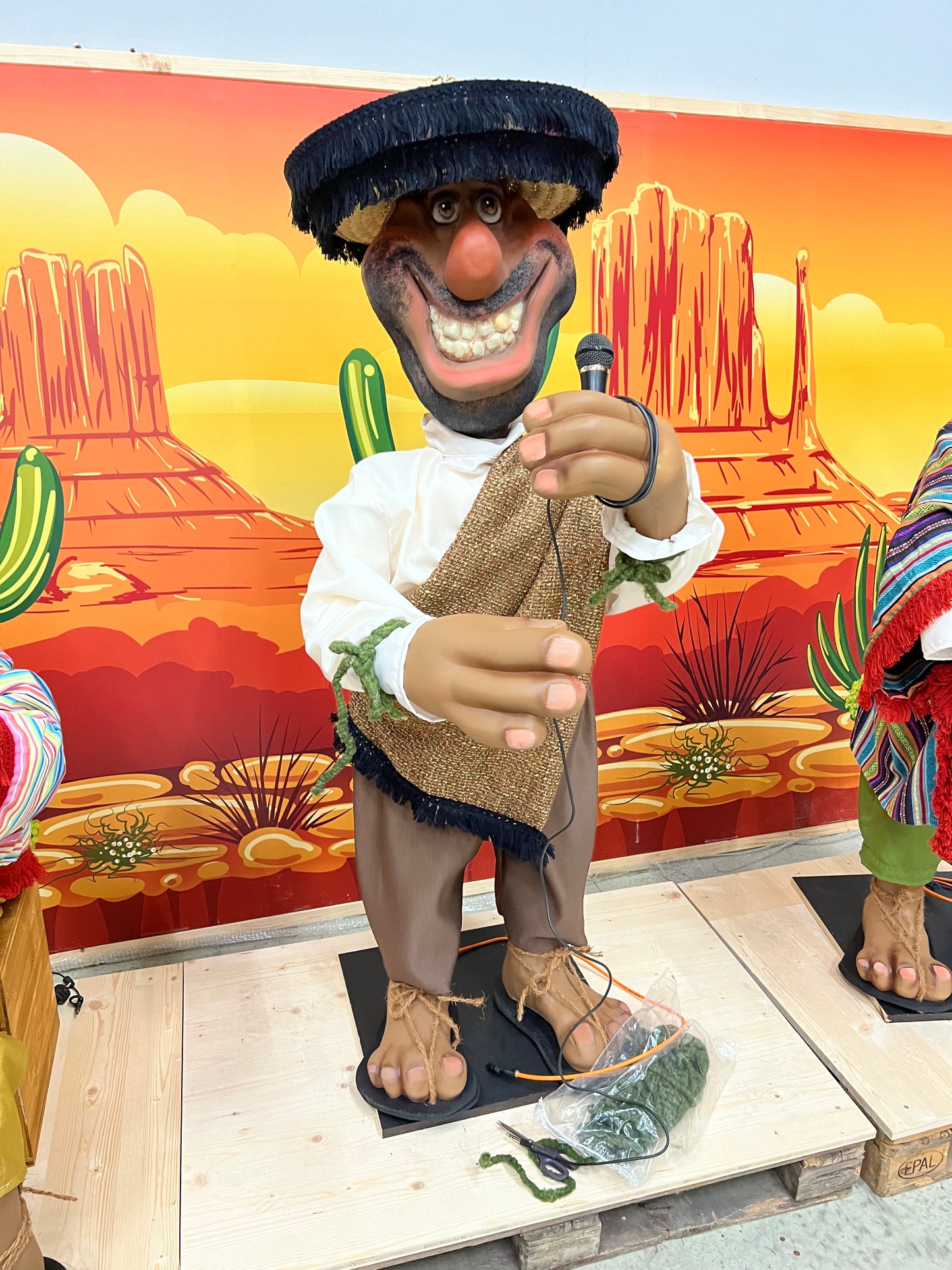 Musikerfigur-Mexikaner-Sänger mit Mikrofon