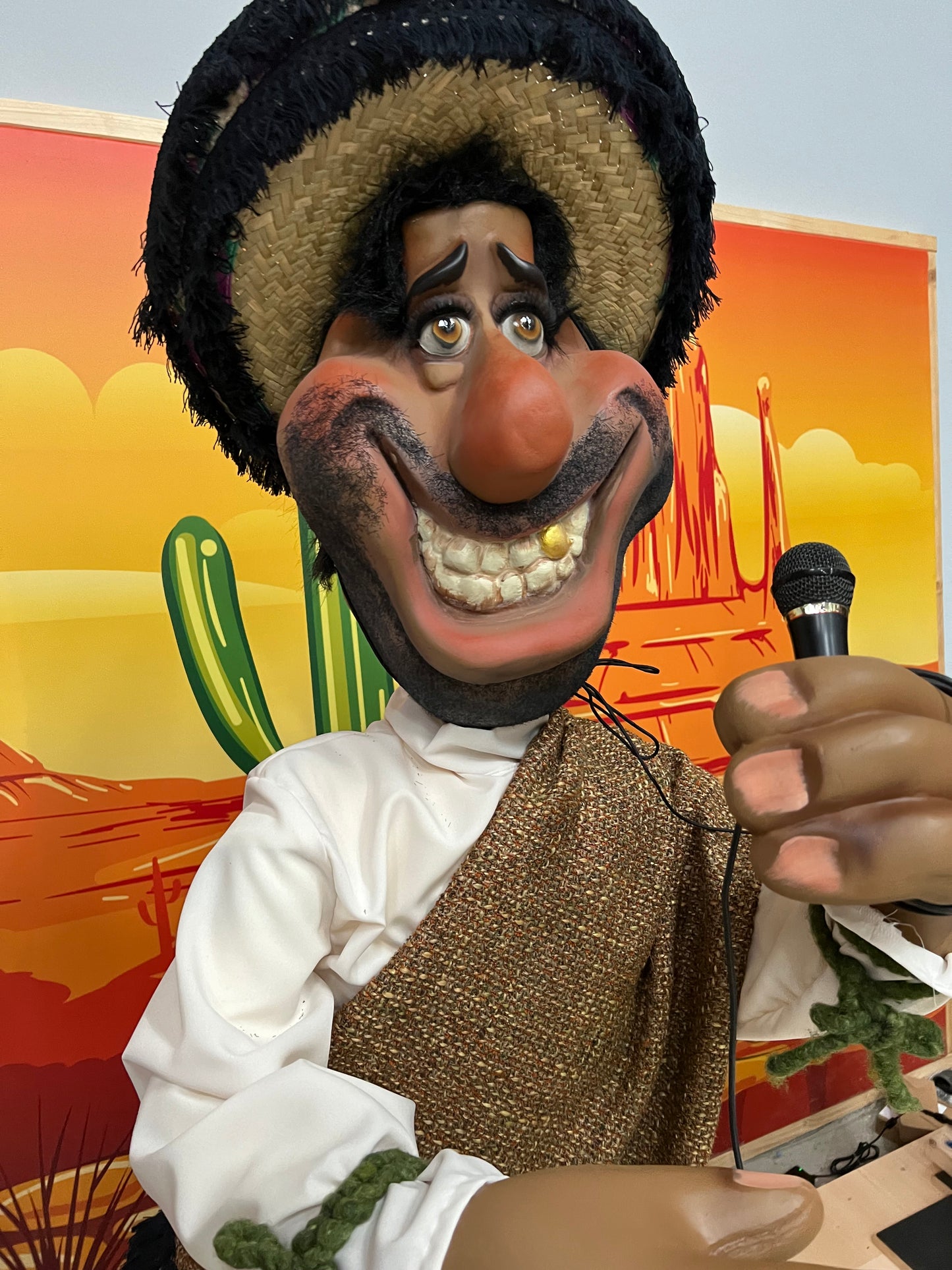 Musikerfigur-Mexikaner-Sänger mit Mikrofon