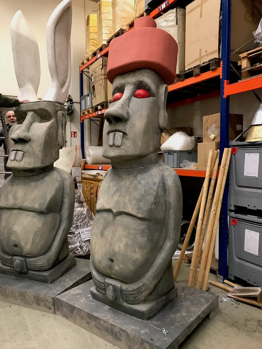 Moai Skulptur mit Hut