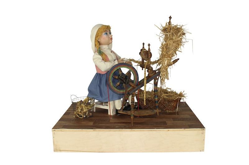 Müllerstochter am Spinnrad aus dem Märchen Rumpelstilzchen