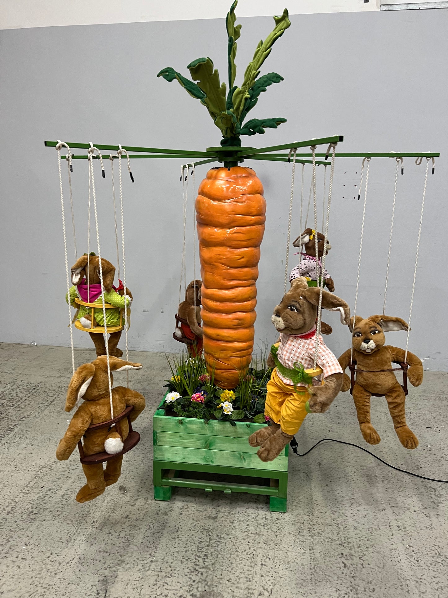 Rübenkarussell-Karussell mit Hasenfiguren