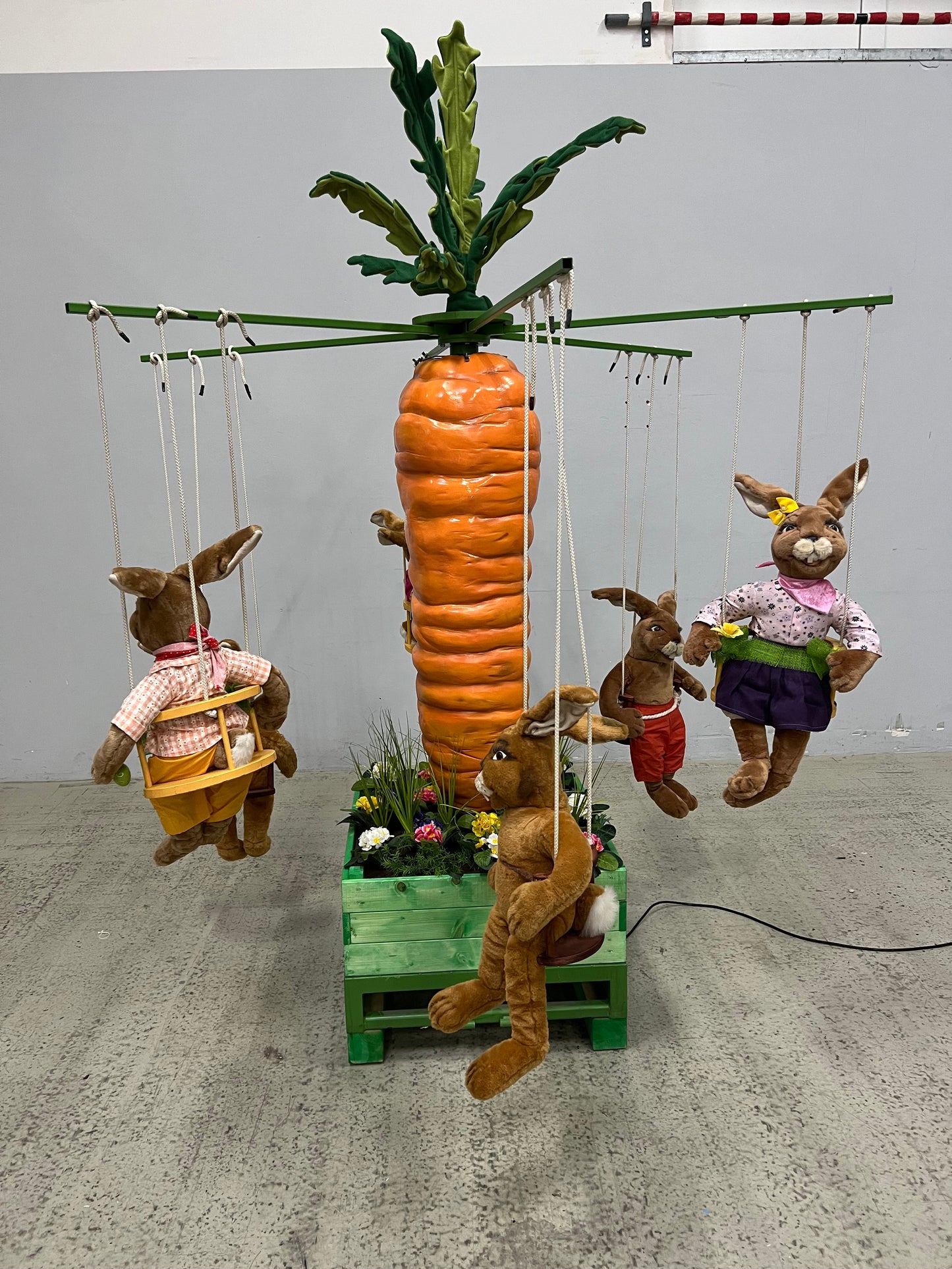 Rübenkarussell-Karussell mit Hasenfiguren