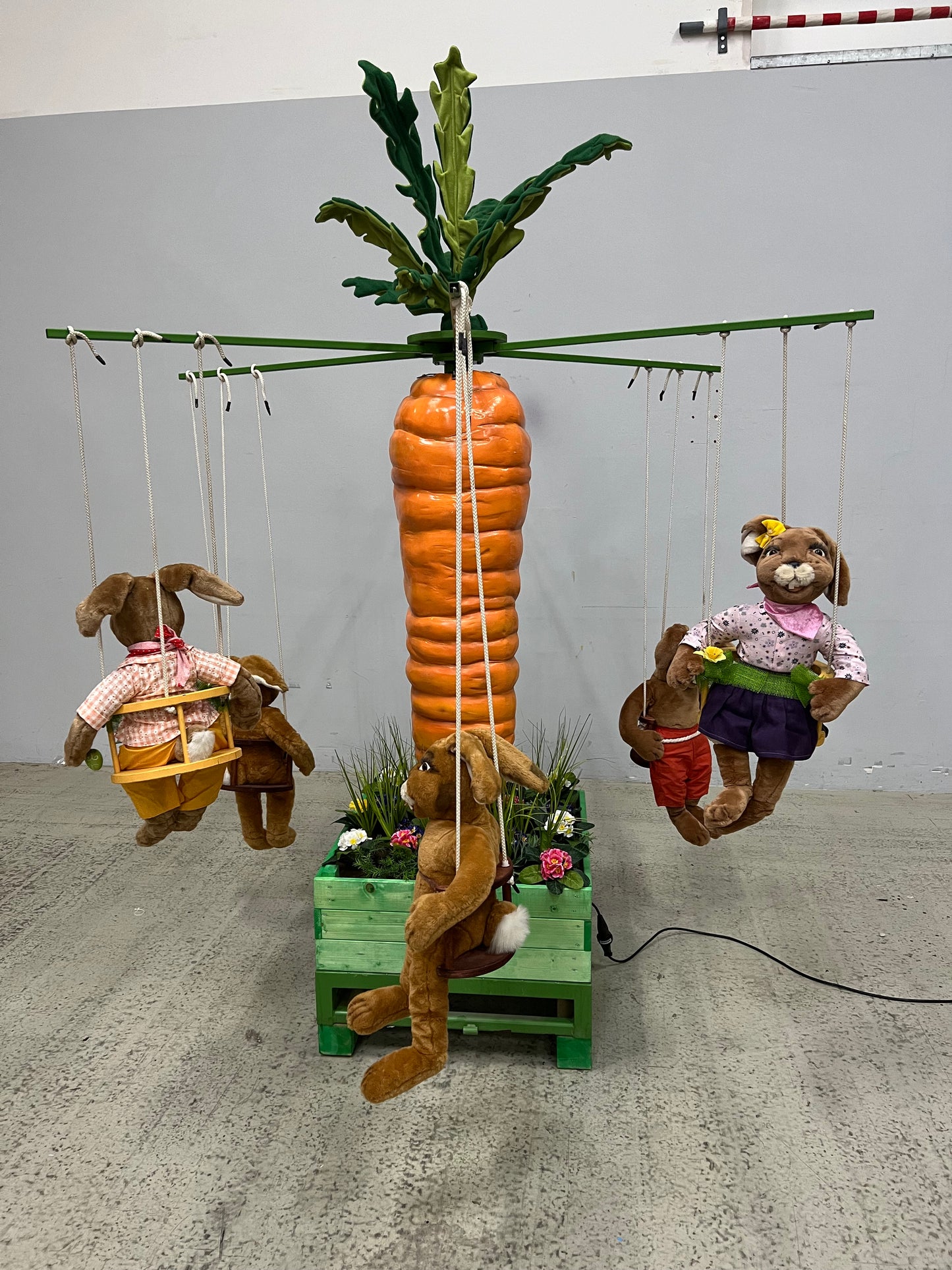 Rübenkarussell-Karussell mit Hasenfiguren