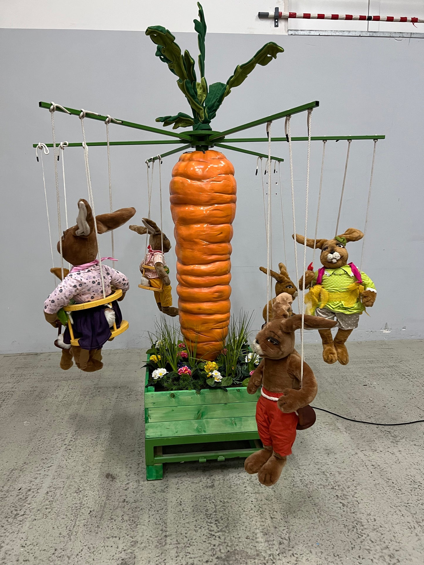 Rübenkarussell-Karussell mit Hasenfiguren