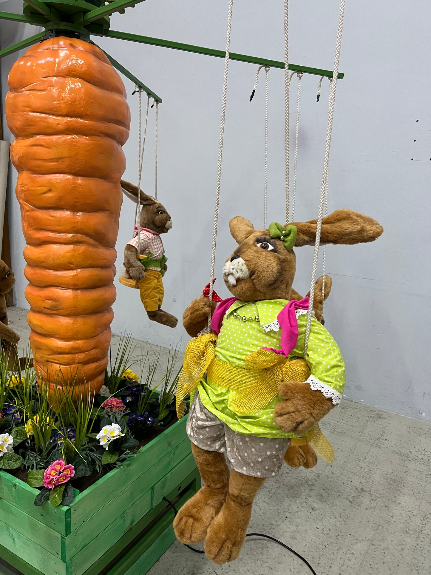 Rübenkarussell-Karussell mit Hasenfiguren