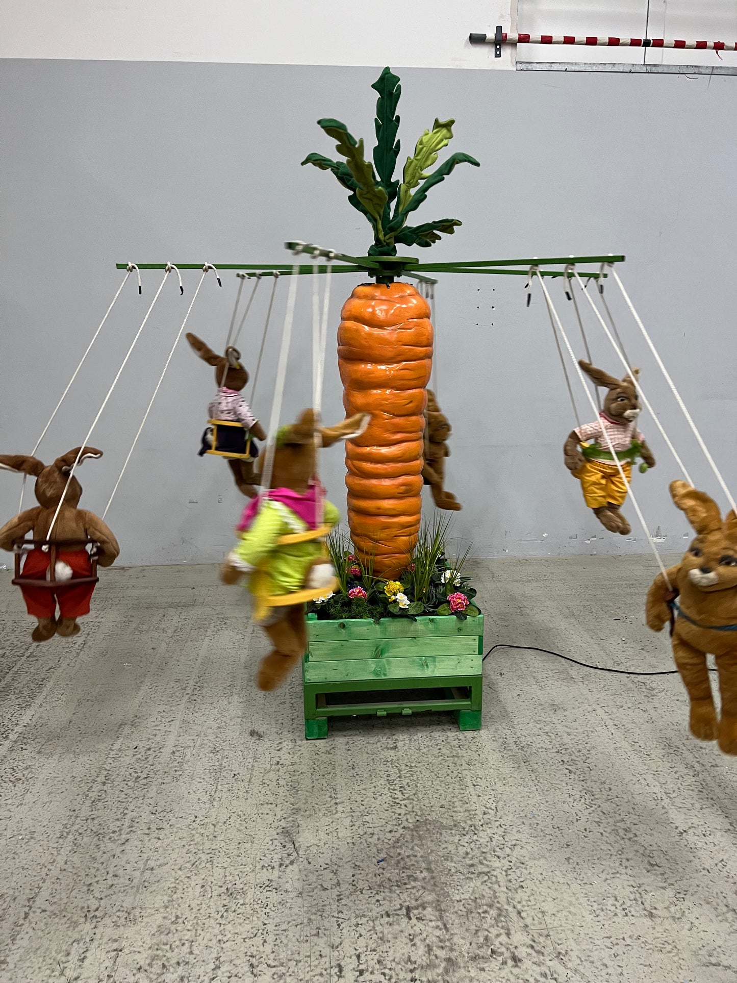 Rübenkarussell-Karussell mit Hasenfiguren