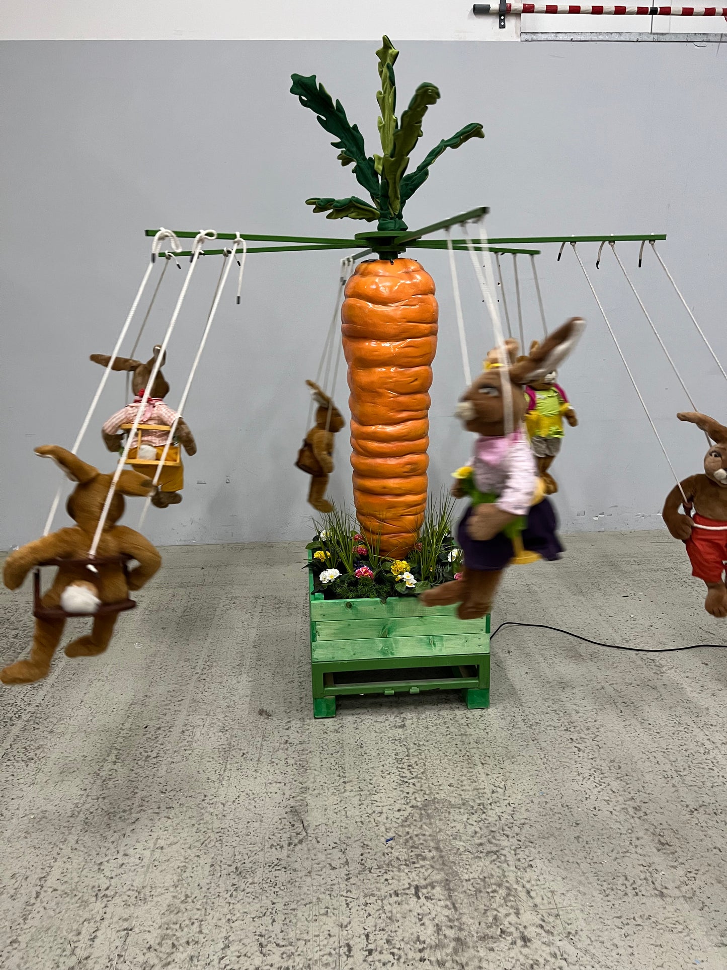 Rübenkarussell-Karussell mit Hasenfiguren