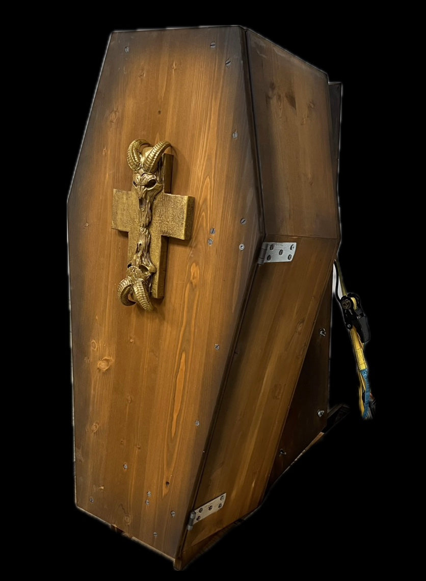 Zombie öffnet Sargdeckel