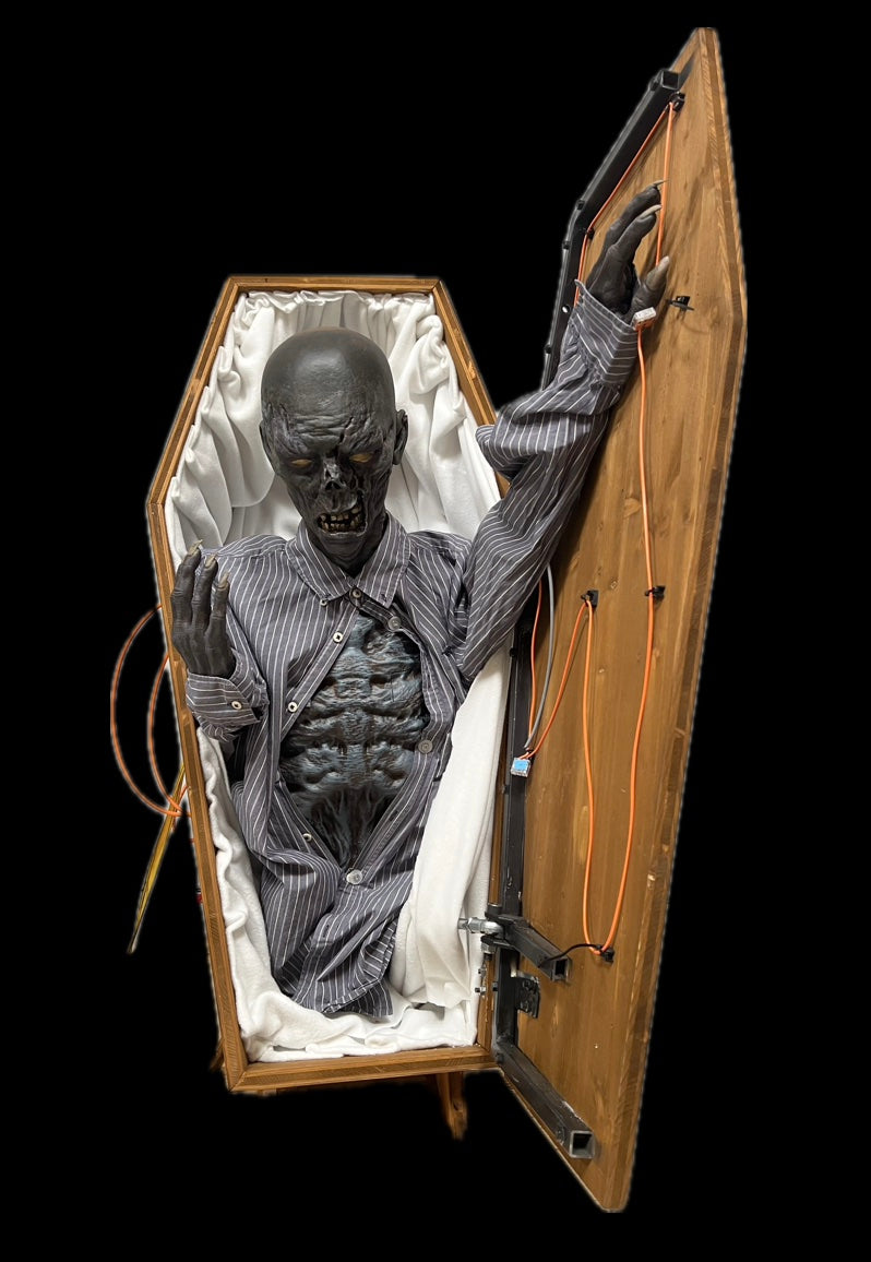 Zombie öffnet Sargdeckel