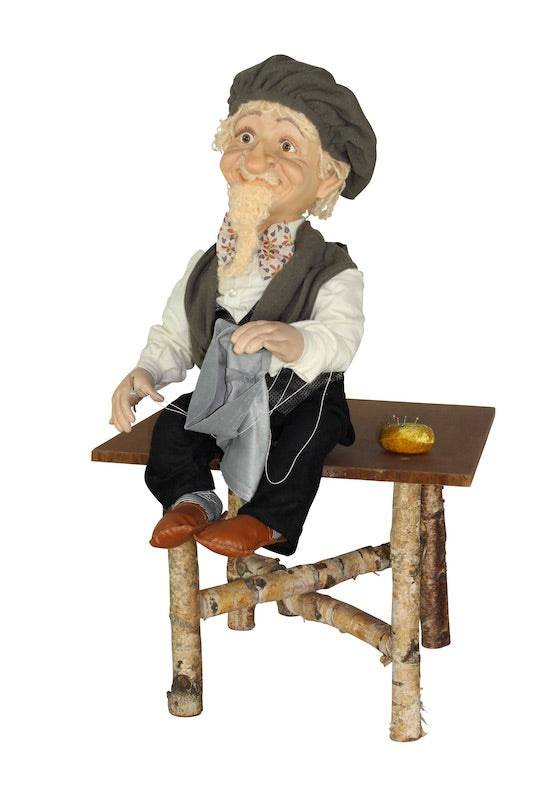 Schneiderlein auf Tisch aus dem Märchen "das tapfere Schneiderlein"