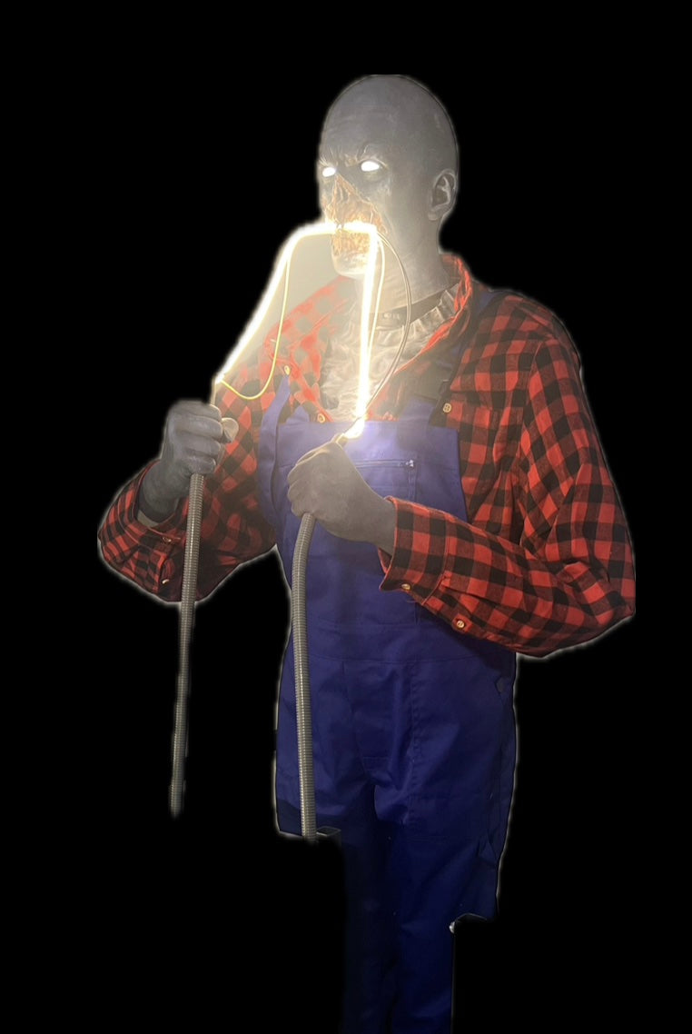 Zombie Elektriker beißt ins Kabel