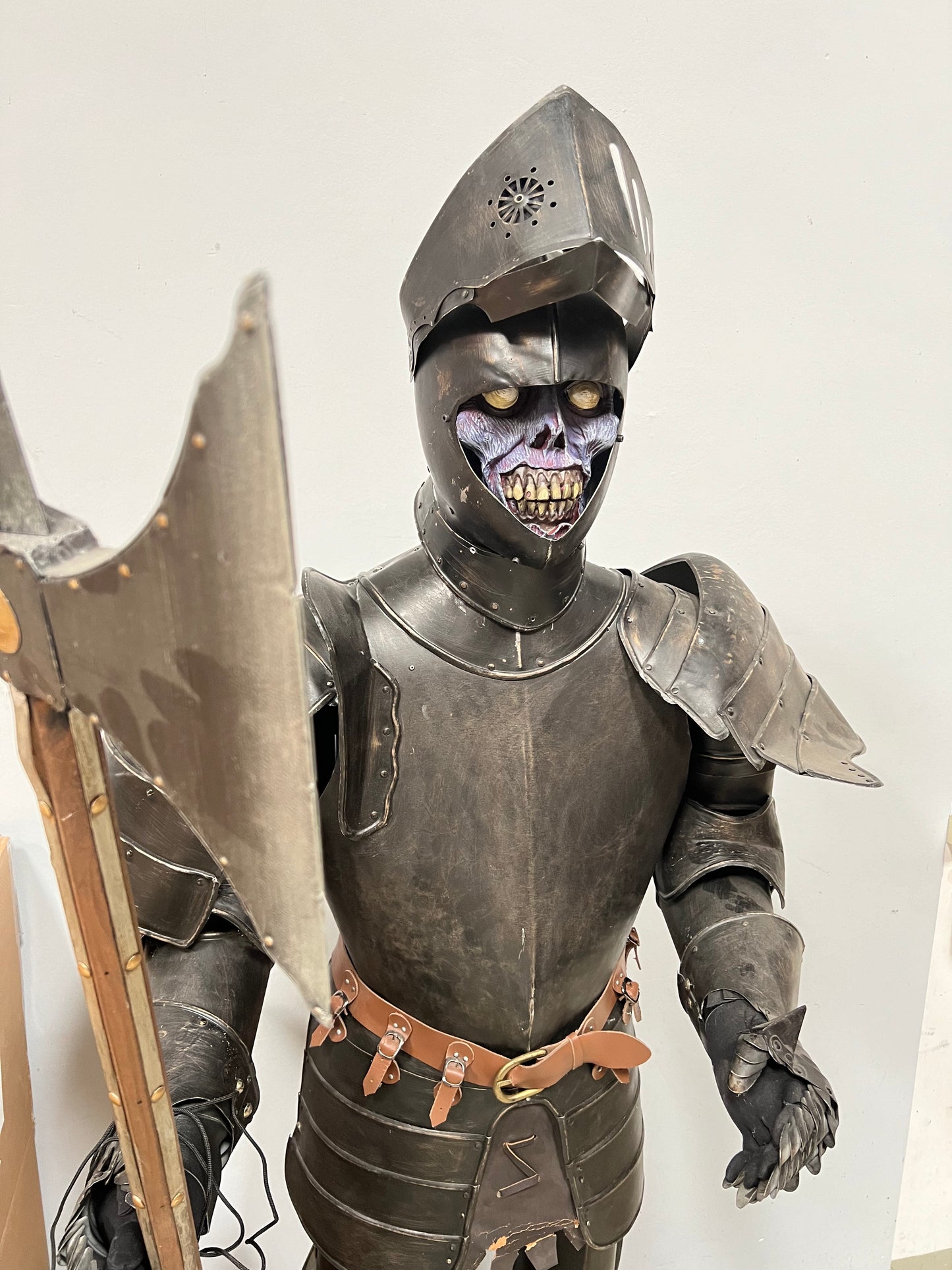 Götz der Zombie Ritter der gruseligen Gestalt mit zwei Bewegungen