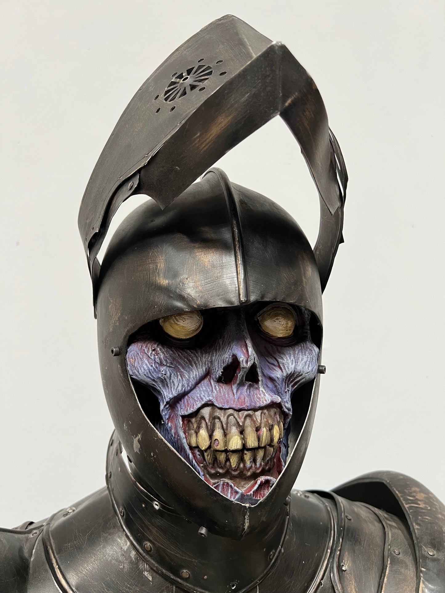 Götz der Zombie Ritter der gruseligen Gestalt mit zwei Bewegungen